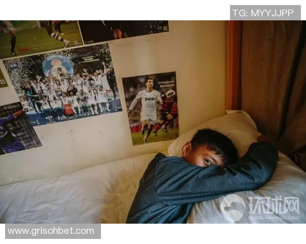 足球球星日常作息揭秘：从晨跑到训练场的高效生活方式